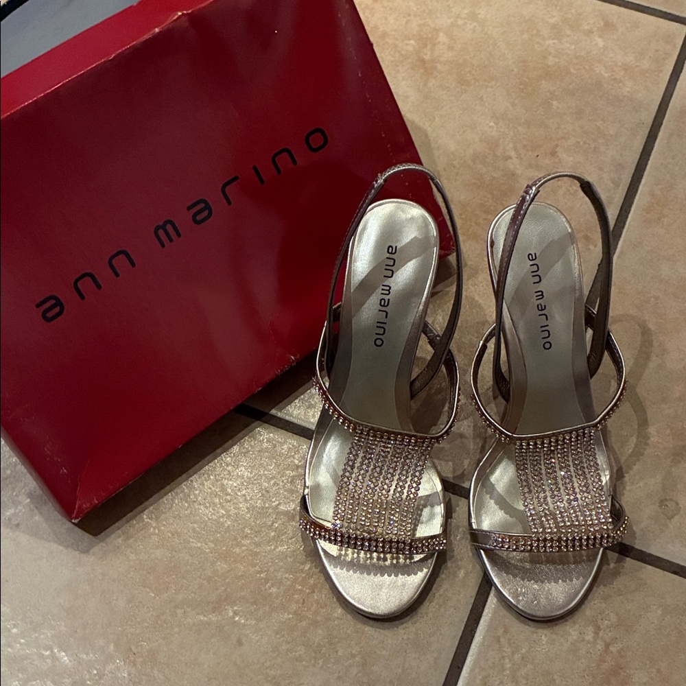 Vintage Ann Marino Women's Silver Strappy Sandals